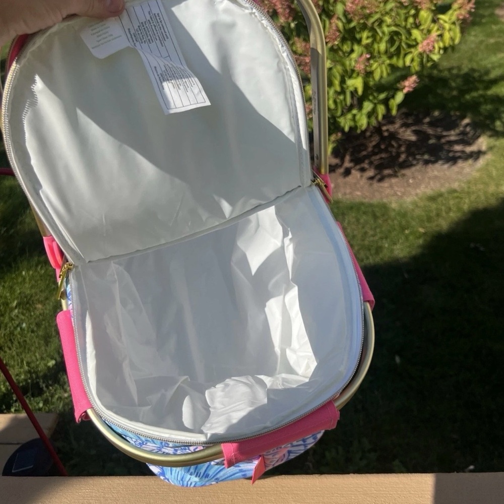 lilly pulitzer picnic/cooler Collapsable NWOT, Never Used, zip close 17x10x9” - Picture 5 of 8